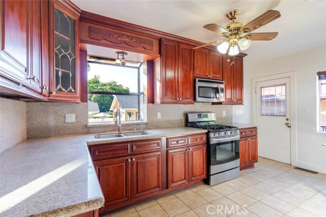 Detail Gallery Image 8 of 25 For 1221 Wesley Ave, Pasadena,  CA 91104 - 3 Beds | 2 Baths