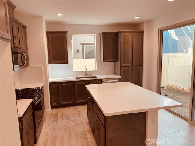 Detail Gallery Image 4 of 16 For 4280 S Malagon Privado, Ontario,  CA 91761 - 3 Beds | 2/1 Baths
