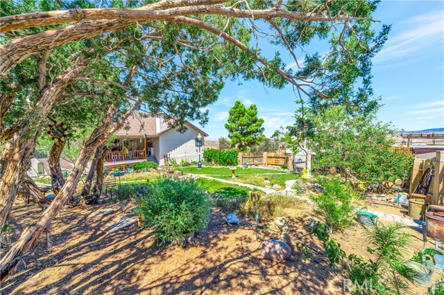 11720 Honeybee Lane, Juniper Hills CA: https://media.crmls.org/medias/7415a44c-4512-40ad-a7be-feb09faea3d2.jpg