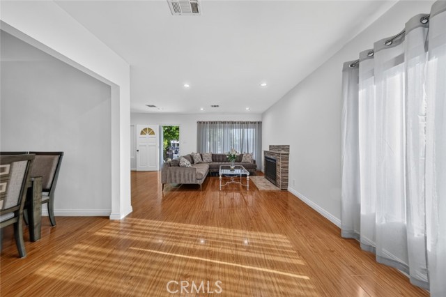11407 Delano photo 14