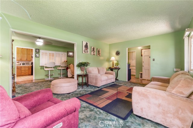 11028 Spinning Avenue, Inglewood CA: https://media.crmls.org/medias/74180b17-54cb-4ca9-b0d2-dffa0d8fbc3c.jpg