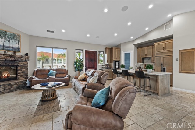 Detail Gallery Image 8 of 53 For 29710 Buggywhip Ct, Canyon Lake,  CA 92587 - 4 Beds | 3/1 Baths