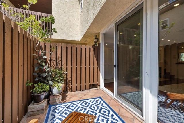 1747 Barry Avenue, Los Angeles CA: https://media.crmls.org/medias/74199689-c35b-4809-a9e0-6d59ee39dffd.jpg