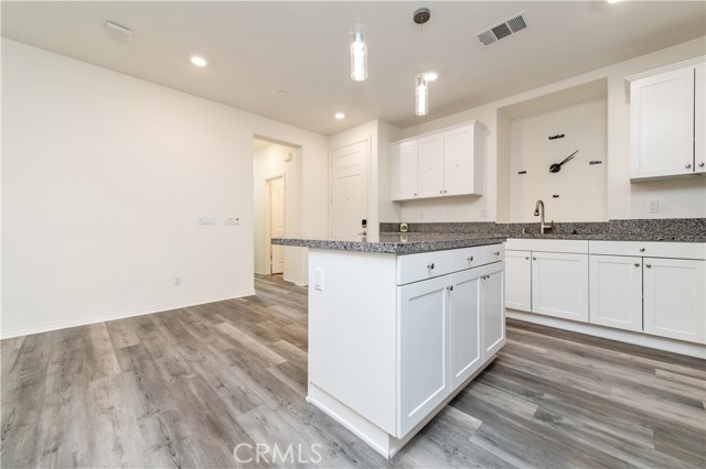 Detail Gallery Image 8 of 27 For 5901 Oatfield Ave, Corona,  CA 92880 - 3 Beds | 2/1 Baths