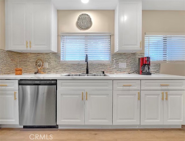 Detail Gallery Image 5 of 21 For 1002 Cherokee St, Fawnskin,  CA 92333 - 4 Beds | 3 Baths