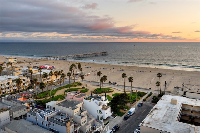 36 15th Street, Hermosa Beach CA: https://media.crmls.org/medias/741cc310-5dbd-412d-9d60-7941816715d8.jpg