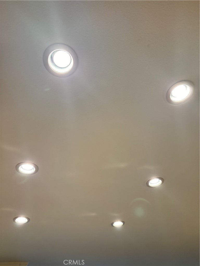 https://media.crmls.org/medias/741d024e-13b9-49b0-8e66-c01d625cf872.jpg?preset=X-Large