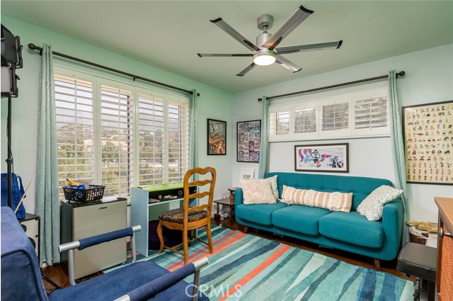 1967 Hilldale Drive, La Canada Flintridge CA: https://media.crmls.org/medias/741d72d3-0270-439b-b7c4-706ad8b759d1.jpg