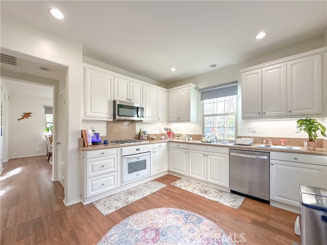 Detail Gallery Image 5 of 14 For 57 Bell Chime, Irvine,  CA 92618 - 3 Beds | 2/1 Baths