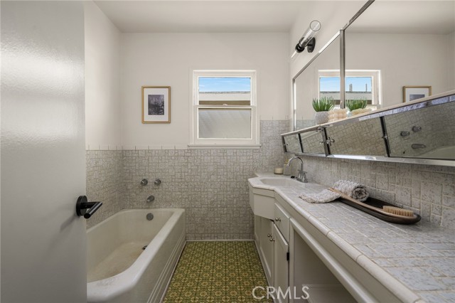 Detail Gallery Image 14 of 19 For 6102 Charlwood St, Lakewood,  CA 90713 - 4 Beds | 2 Baths