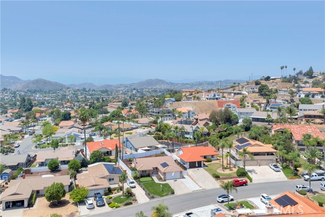 29817 Sloop Drive, Canyon Lake CA: https://media.crmls.org/medias/742004ec-6570-441e-b6f6-d616907012be.jpg