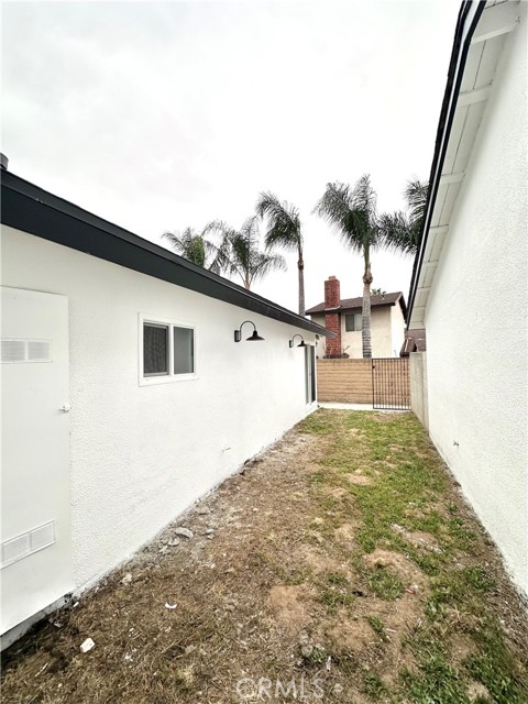 Detail Gallery Image 4 of 23 For 2465 N Idyllwild Ave, Rialto,  CA 92377 - 4 Beds | 2 Baths