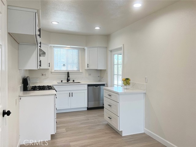 Detail Gallery Image 10 of 24 For 2133 W Civic Center Dr, Santa Ana,  CA 92703 - 3 Beds | 1 Baths