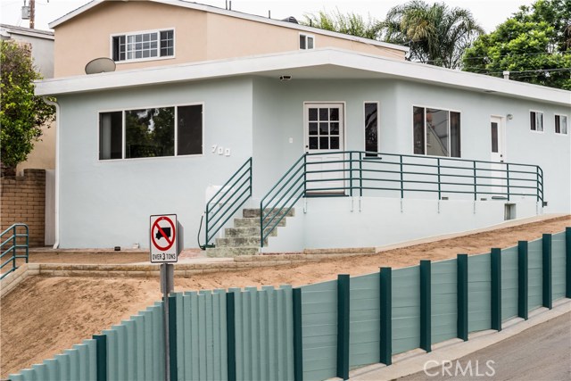 700 Rosecrans Avenue, Manhattan Beach, California 90266, 3 Bedrooms Bedrooms, ,2 BathroomsBathrooms,Residential,Sold,Rosecrans,SB17210962