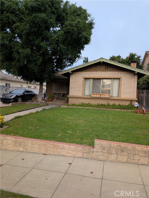 Detail Gallery Image 2 of 13 For 815 E Magnolia, Burbank,  CA 91501 - 4 Beds | 2 Baths