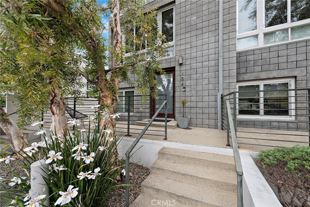 4151 Redwood Avenue #106