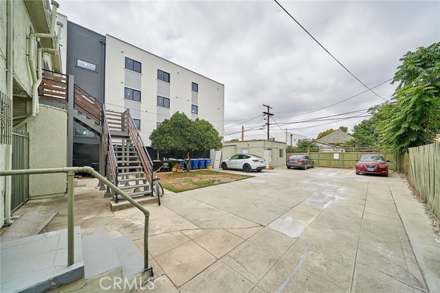 Detail Gallery Image 13 of 16 For 1329 W 37th Dr, Los Angeles,  CA 90007 - 4 Beds | 2 Baths