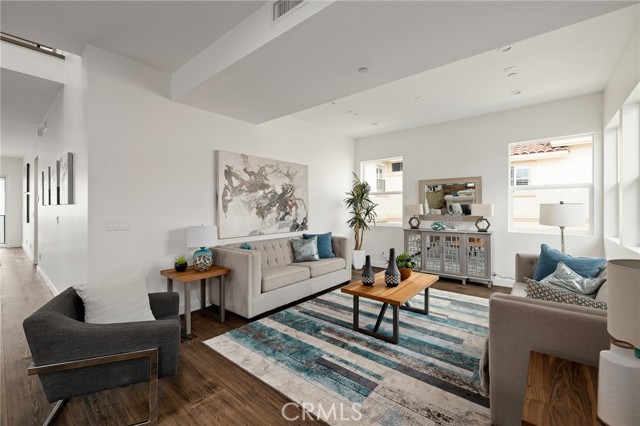 2216 Gates Avenue, Redondo Beach, California 90278, 4 Bedrooms Bedrooms, ,3 BathroomsBathrooms,Residential,Sold,Gates,SB21147875