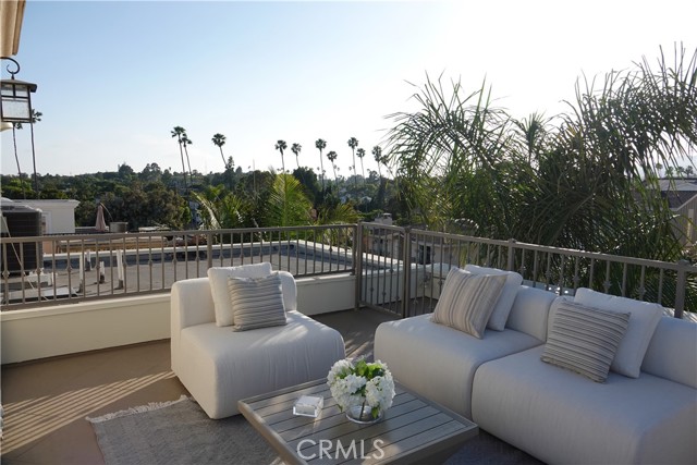 11974 Mayfield Avenue, Los Angeles CA: https://media.crmls.org/medias/74224d84-8f53-4b58-bee4-344db9a5e5c8.jpg