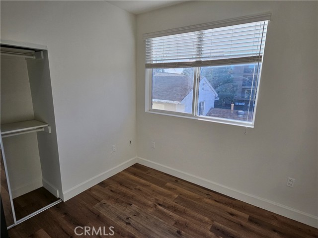 Detail Gallery Image 4 of 11 For 14550 Burbank Blvd #103, Burbank,  CA 91411 - 3 Beds | 2/1 Baths