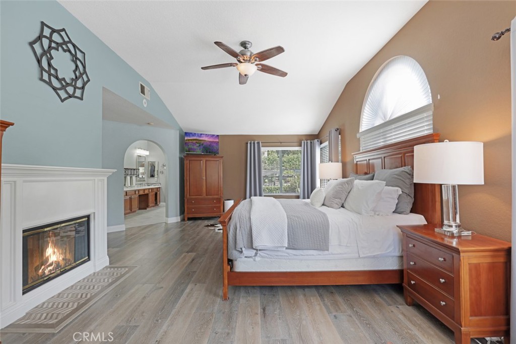 MLS #OC25218182 image #36