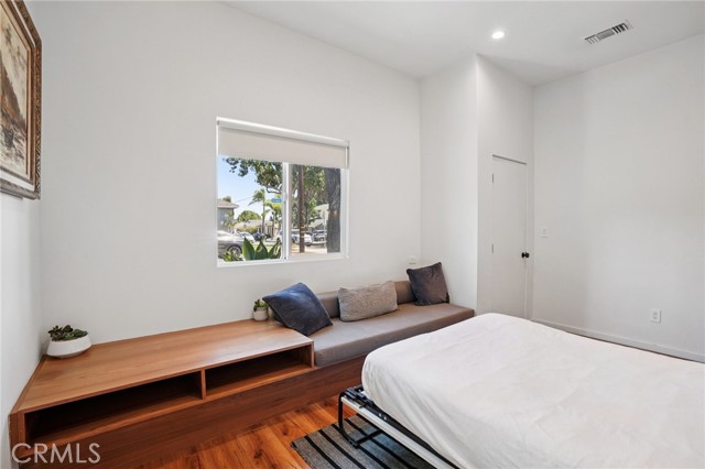 1401 Termino Avenue, Long Beach CA: https://media.crmls.org/medias/7424b666-94d9-464c-a831-bbd5fc1b6c4a.jpg