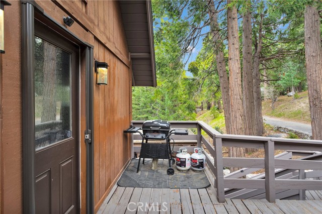 825 Grass Valley Road, Lake Arrowhead CA: https://media.crmls.org/medias/742514c5-9517-4e67-84d4-1a6abb2b4fb4.jpg