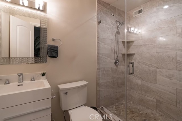 Detail Gallery Image 17 of 24 For 4358 Mammoth Ave #2,  Sherman Oaks,  CA 91423 - 2 Beds | 2 Baths