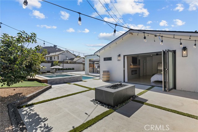 240 W Gainsborough Road, Thousand Oaks CA: https://media.crmls.org/medias/7425da31-b4bb-4279-a1d0-9644aa77c050.jpg