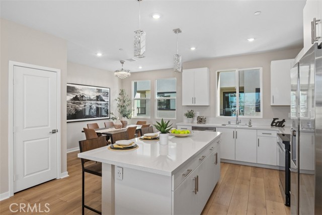 Detail Gallery Image 12 of 31 For 109 S Laxore St #303,  Anaheim,  CA 92804 - 4 Beds | 3/1 Baths