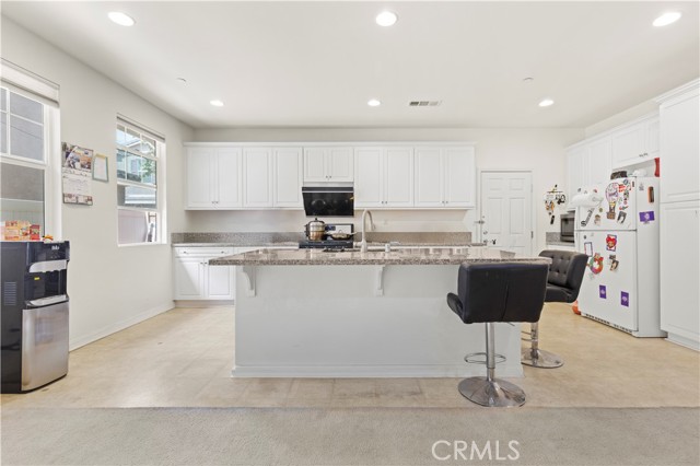 Detail Gallery Image 6 of 26 For 6049 Snapdragon, Corona,  CA 92880 - 3 Beds | 2/1 Baths