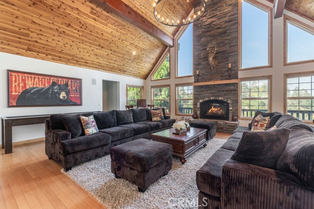 Detail Gallery Image 9 of 50 For 305 Starlight Cir, Big Bear Lake,  CA 92315 - 3 Beds | 2/1 Baths