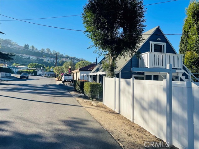 24263 Los Codona Avenue, Torrance, California 90505, 1 Bedroom Bedrooms, ,1 BathroomBathrooms,Residential Lease,Sold,Los Codona,PV22022225