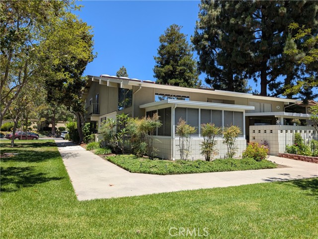 Detail Gallery Image 2 of 32 For 188 Avenida Majorca a,  Laguna Woods,  CA 92637 - 2 Beds | 2 Baths