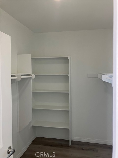 Detail Gallery Image 8 of 17 For 11925 Kling St #408,  Valley Village,  CA 91607 - 2 Beds | 2 Baths
