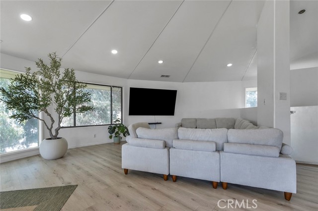 Detail Gallery Image 9 of 44 For 11101 Spanish Hills Dr, Corona,  CA 92883 - 3 Beds | 2 Baths