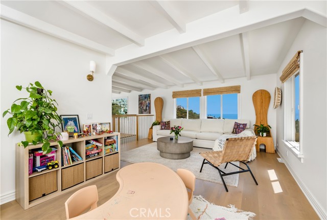 1071 Oro Street, Laguna Beach CA: https://media.crmls.org/medias/74284cd5-29d0-48ac-9225-e04ddb22ab8c.jpg