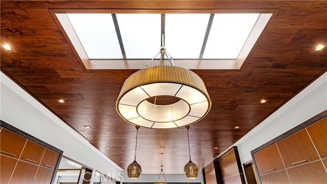 Image 4 of 69 For 2 Thomas Road