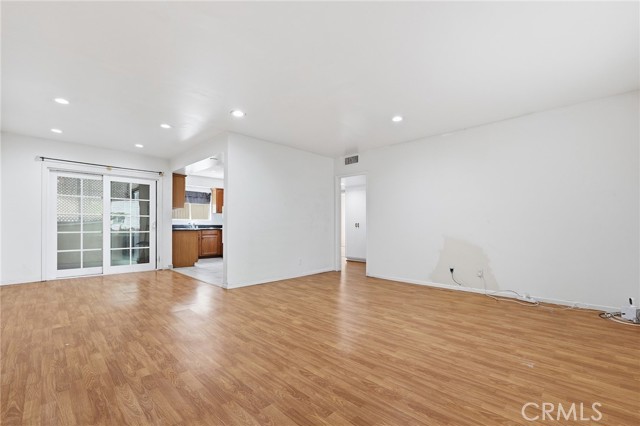 Detail Gallery Image 5 of 28 For 330 N Howard St #108,  Glendale,  CA 91206 - 2 Beds | 2 Baths