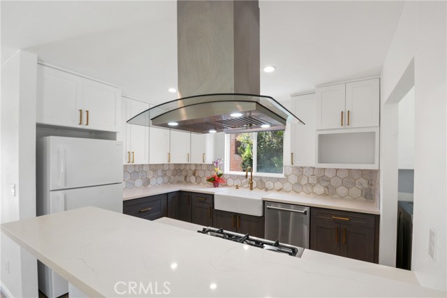 6091 Larchwood Drive, Huntington Beach CA: https://media.crmls.org/medias/7429cd44-9b29-4a38-8682-0f7f909fa9a3.jpg