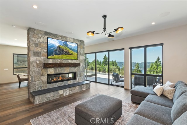 Detail Gallery Image 7 of 57 For 176 Mill Pond, Lake Arrowhead,  CA 92352 - 3 Beds | 2/1 Baths