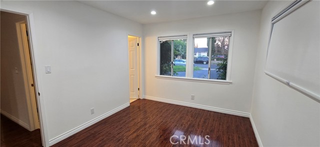 Detail Gallery Image 11 of 19 For 10937 Collett Ave, Granada Hills,  CA 91344 - 3 Beds | 2 Baths