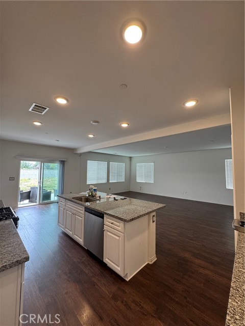 Detail Gallery Image 7 of 14 For 11016 Clear Lake Ln, Corona,  CA 91752 - 4 Beds | 3 Baths