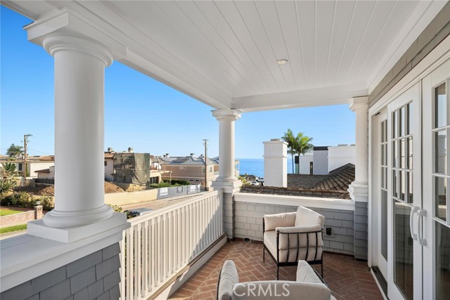 215 Marigold Avenue, Corona del Mar CA: https://media.crmls.org/medias/742b3a42-c249-4c41-8810-b662f9d8be95.jpg