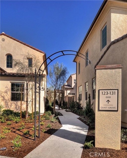 Detail Gallery Image 2 of 16 For 123 Quiet Grove, Irvine,  CA 92618 - 3 Beds | 2/1 Baths