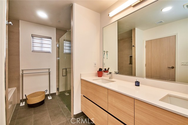 820 S Wilton Place, Los Angeles CA: https://media.crmls.org/medias/742bcc9a-2f0b-4b53-b0c9-825937734971.jpg