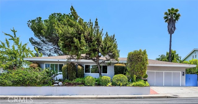 Detail Gallery Image 1 of 35 For 16706 Alginet Pl, Encino,  CA 91436 - 4 Beds | 2/1 Baths