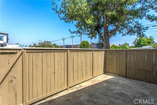 2061 W Redlands Boulevard, Redlands CA: https://media.crmls.org/medias/742cee94-5b5e-4e98-868f-332185f1e452.jpg