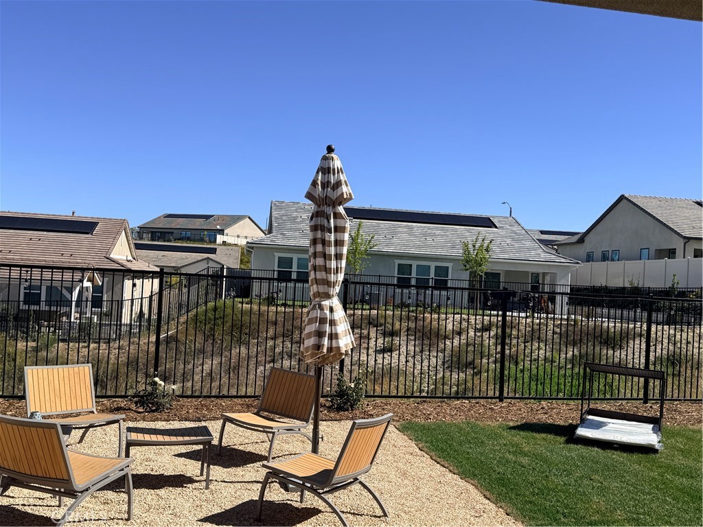 https://media.crmls.org/medias/742d46d0-738a-4335-aba2-5ff322653e55.jpg?preset=X-Large