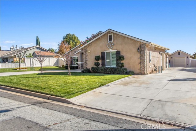 425 Sandalwood, Calimesa CA: https://media.crmls.org/medias/742d4e45-6481-4d62-8215-bc60902d52da.jpg